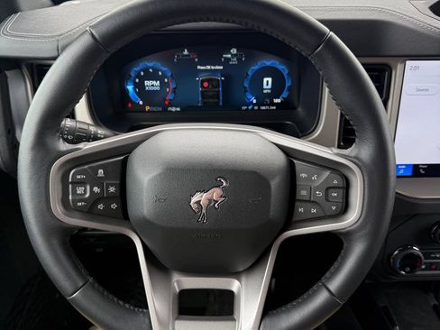 Used 2025 Ford Bronco Outer Banks AWD/4WD image 13