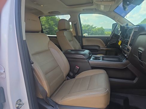 Used 2018 GMC Sierra 2500 Denali w/ Duramax Plus Package AWD/4WD image 27