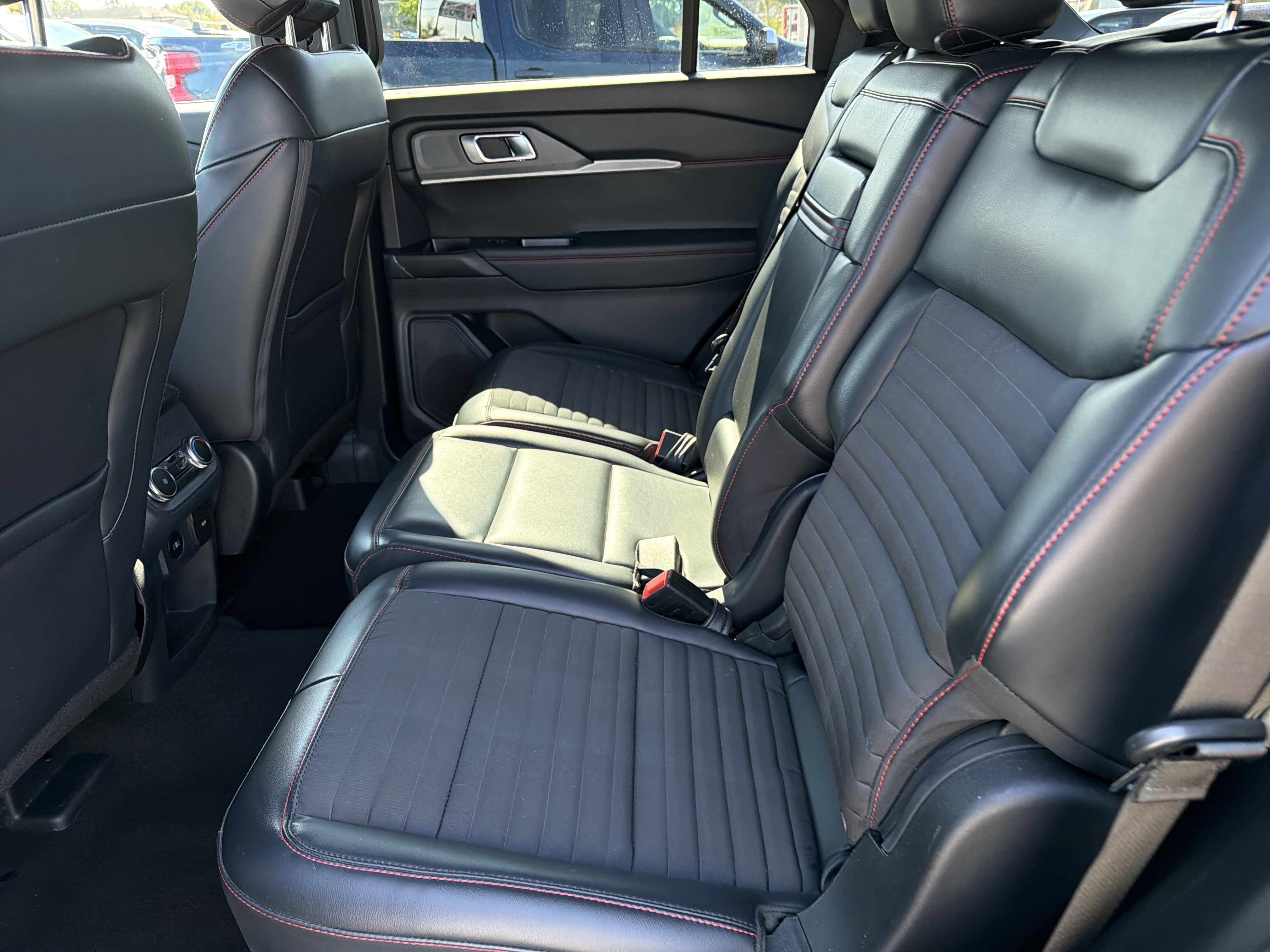 Used 2025 Ford Explorer ST-Line w/ ST-Line Street Pack AWD/4WD image 14