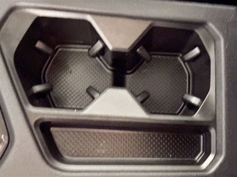 Used 2022 Volkswagen Tiguan SE image 15