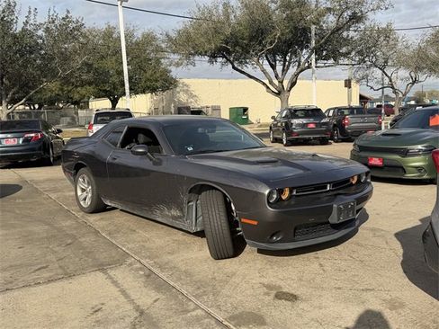 Used 2021 Dodge Challenger SXT image 3