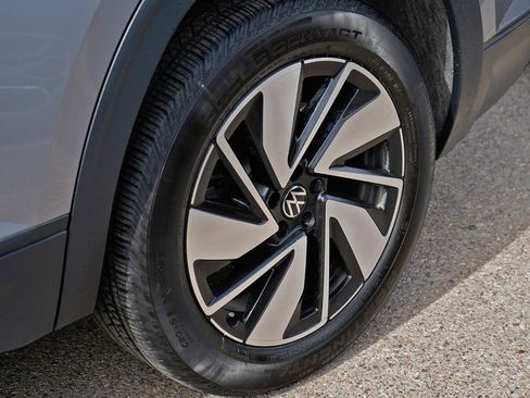 Used 2024 Volkswagen Atlas SE image 11