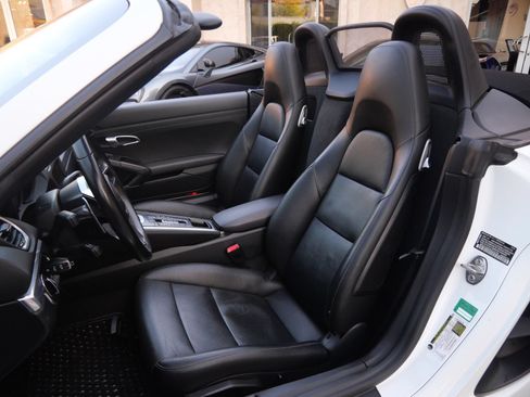 Used 2019 Porsche 718 Boxster RWD image 19