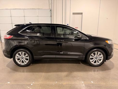 Used 2021 Ford Edge Titanium image 4