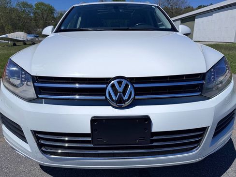 Used 2014 Volkswagen Touareg TDI AWD/4WD image 2