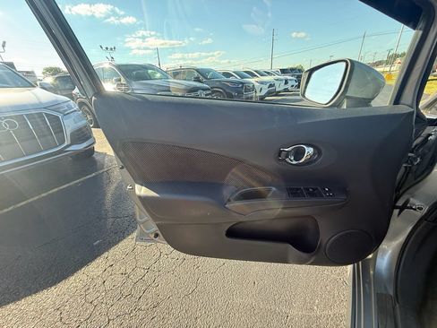Used 2015 Nissan Versa Note SR w/ Interior Illumination Package FWD image 11