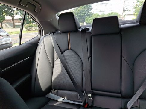 Used 2020 Toyota Camry XLE FWD image 18