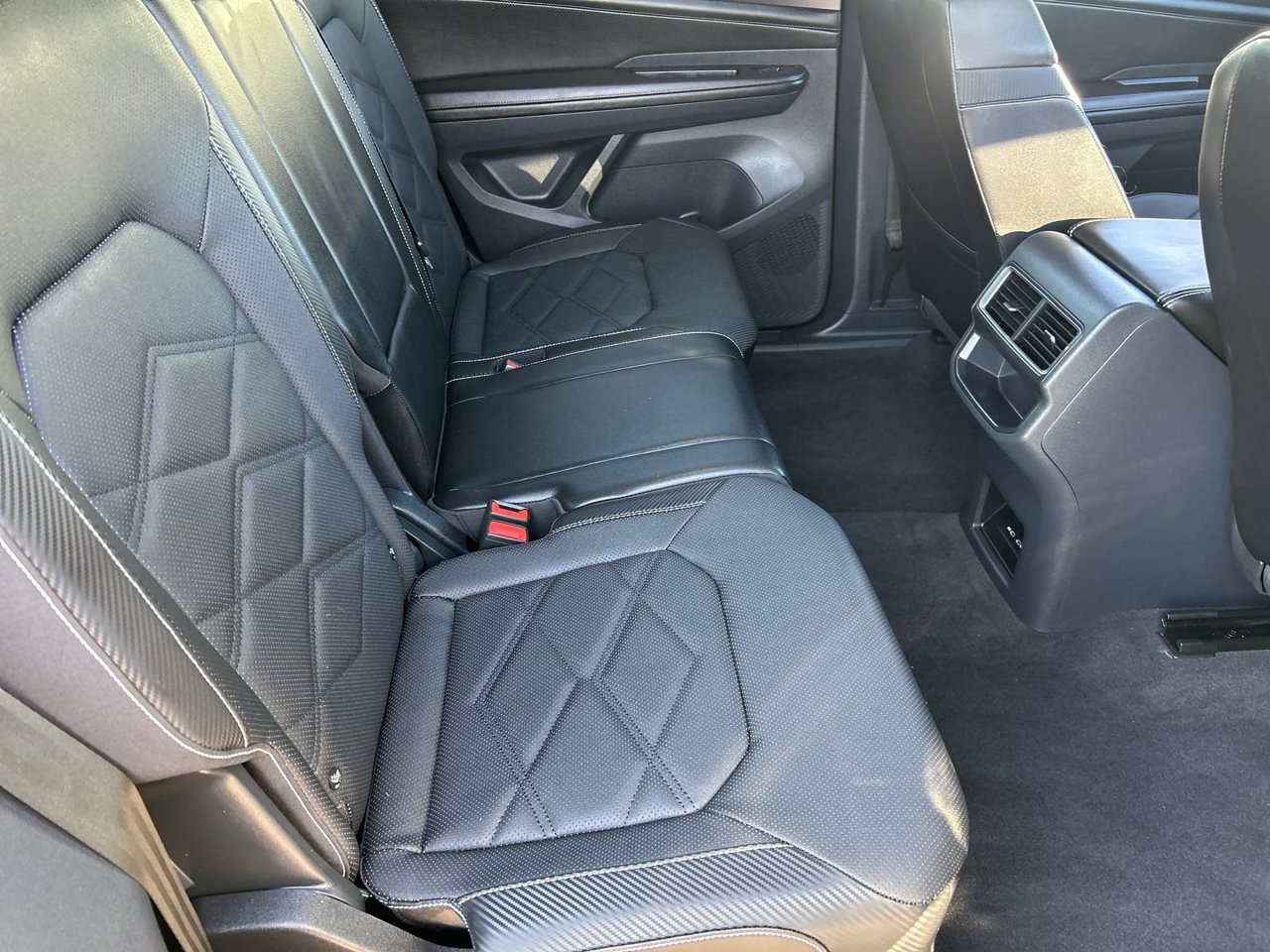Used 2024 Volkswagen Atlas Cross Sport SE FWD image 10