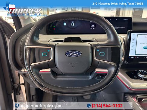 Used 2025 Ford Expedition Platinum AWD/4WD image 19