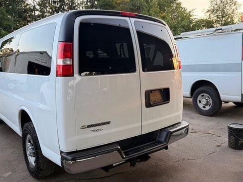 Used 2017 Chevrolet Express 3500 LT w/ LT Preferred Equipment Group RWD image 2