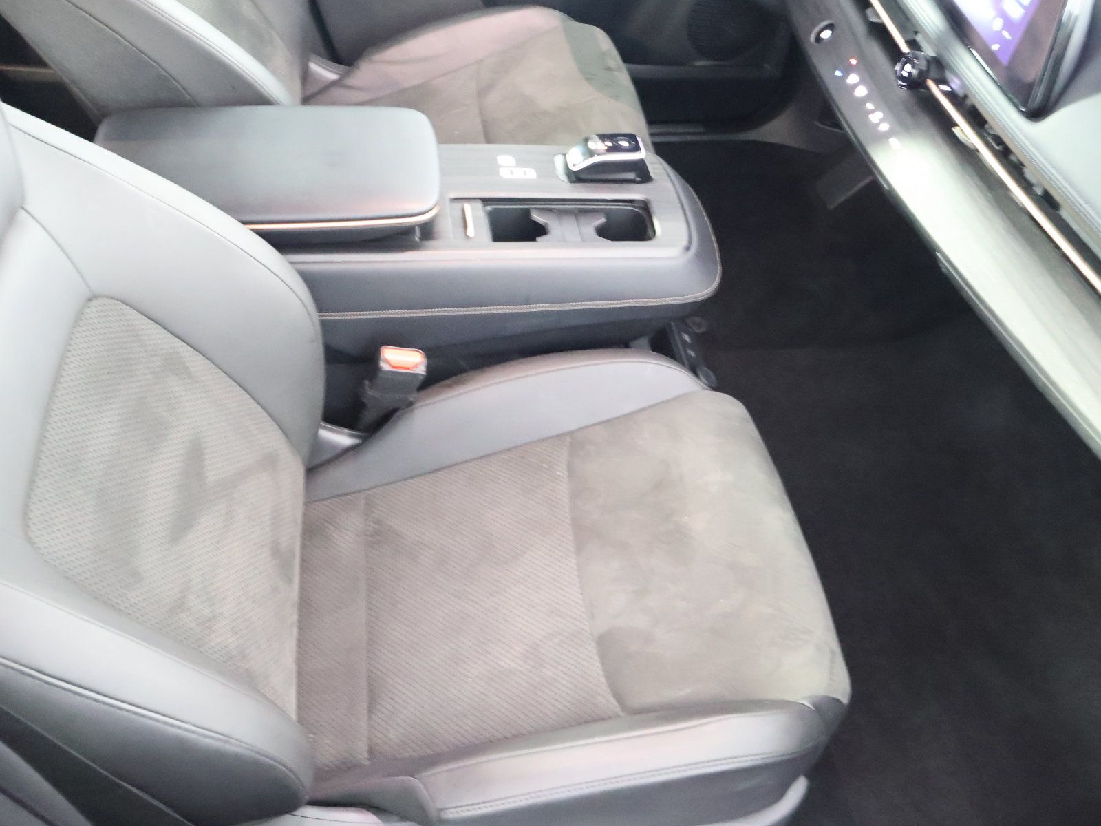 Used 2023 Nissan Ariya AWD image 52