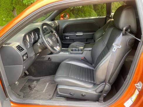 Used 2011 Dodge Challenger R/T RWD image 9