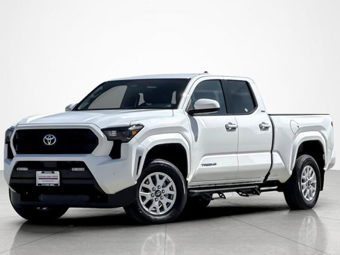 Certified 2024 Toyota Tacoma SR5 image 1