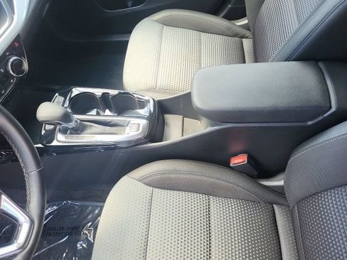 Used 2022 Chevrolet Trax LT FWD image 25