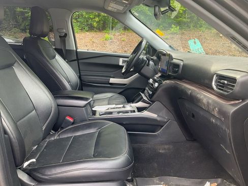 Used 2021 Ford Explorer Limited w/ Equipment Group 301A RWD image 12