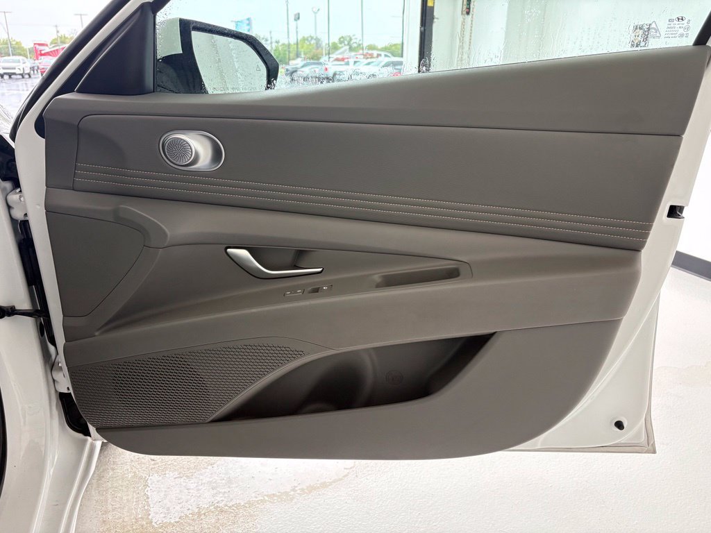Used 2025 Hyundai Elantra SEL FWD image 35