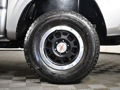 Used 2017 Toyota Tacoma SR image 17