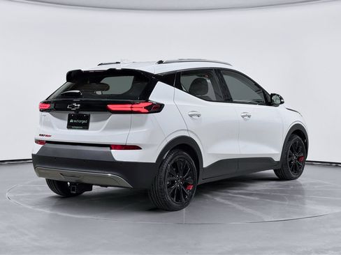 Used 2023 Chevrolet Bolt EUV LT w/ Convenience Package FWD image 3