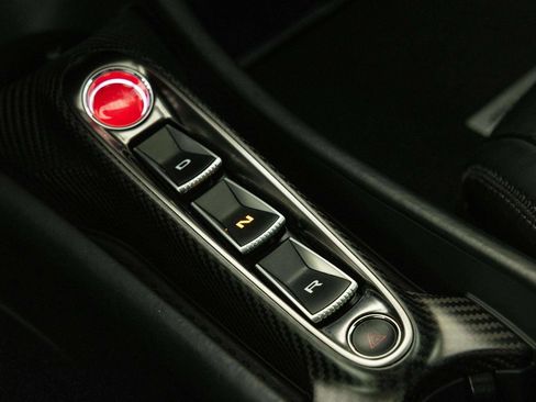 Used 2023 McLaren Artura image 25