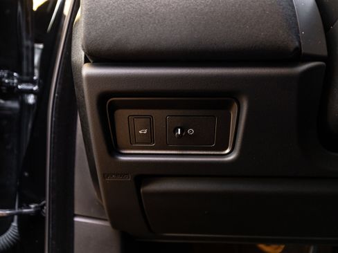 Used 2018 Land Rover Range Rover Evoque SE image 65