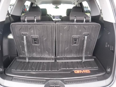 Used 2022 GMC Acadia SLE w/ LPO, Floor Liner Package FWD image 7