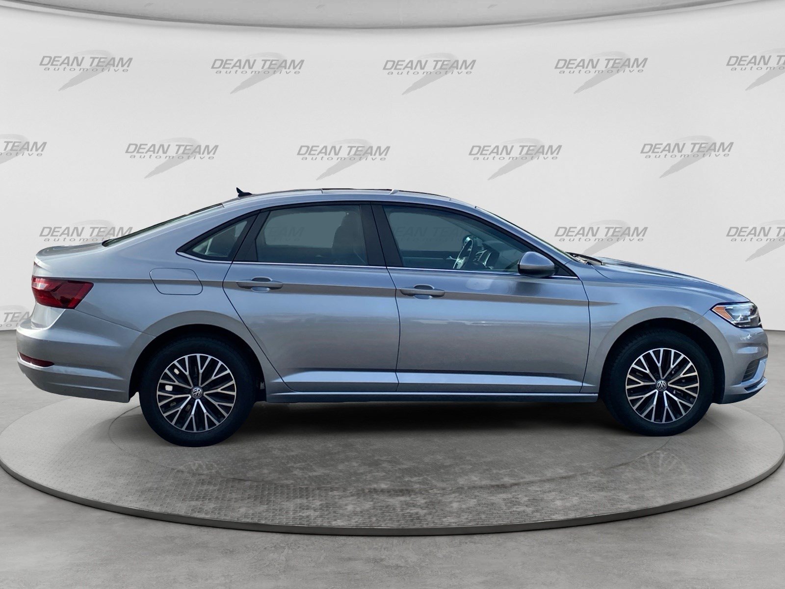 Used 2021 Volkswagen Jetta SE w/ SE Cold Weather Package FWD image 9