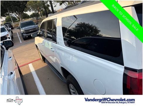 Used 2018 Chevrolet Suburban LT RWD image 11
