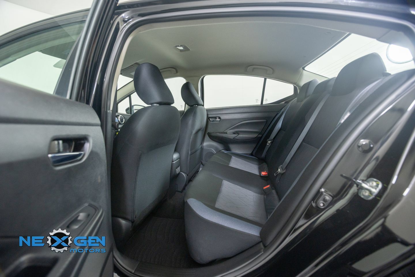Used 2025 Nissan Versa SV w/ Trunk Package FWD image 30