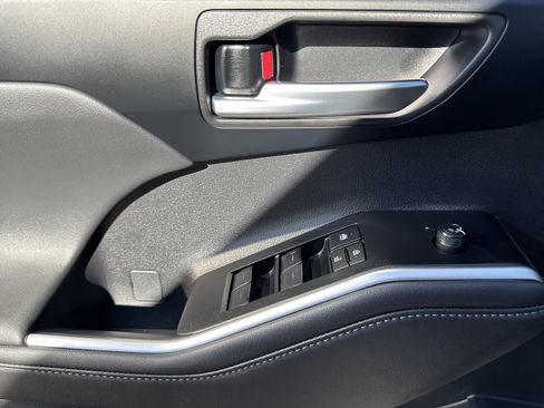 Used 2026 Toyota Highlander XLE image 25