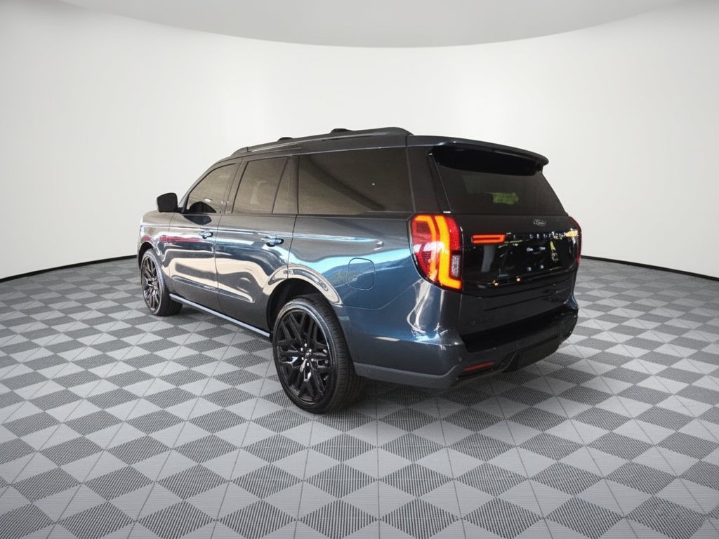 Used 2026 Ford Expedition Platinum w/ Stealth Performance Package AWD/4WD image 3