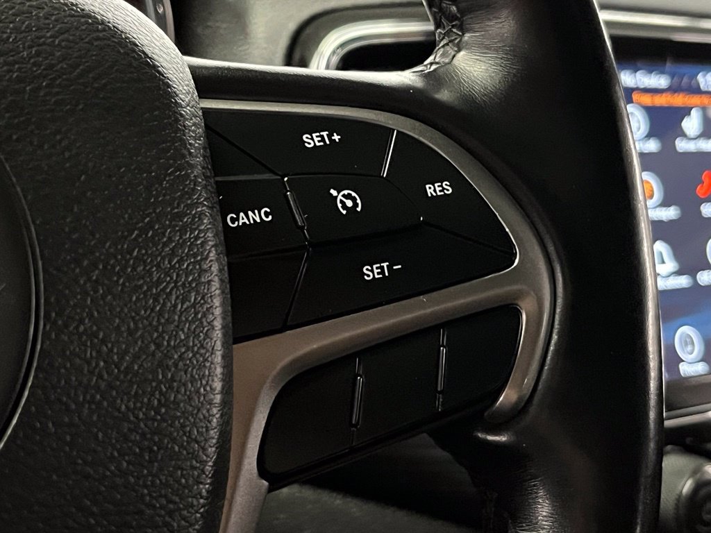 Used 2021 Jeep Grand Cherokee Laredo X AWD/4WD image 25