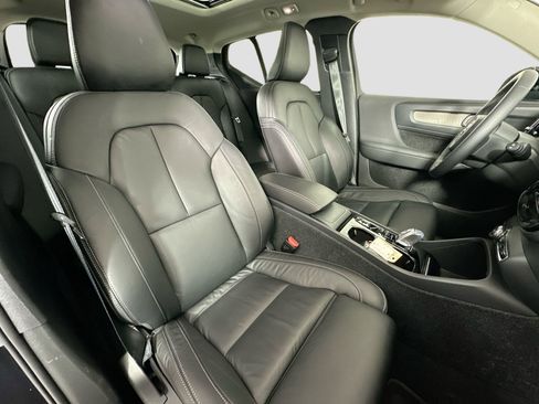 Used 2023 Volvo XC40 B5 Plus w/ Protection Package Premier image 28