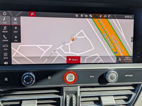 Certified 2025 Porsche Macan AWD/4WD image 18