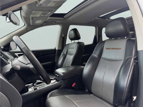 Used 2020 Nissan Pathfinder SL image 20