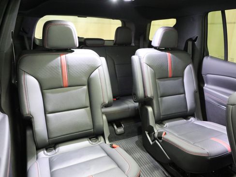 Used 2024 Chevrolet Traverse RS image 13