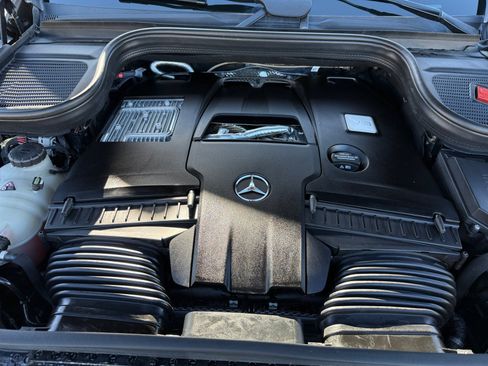 Used 2024 Mercedes-Benz GLS 580 4MATIC image 22