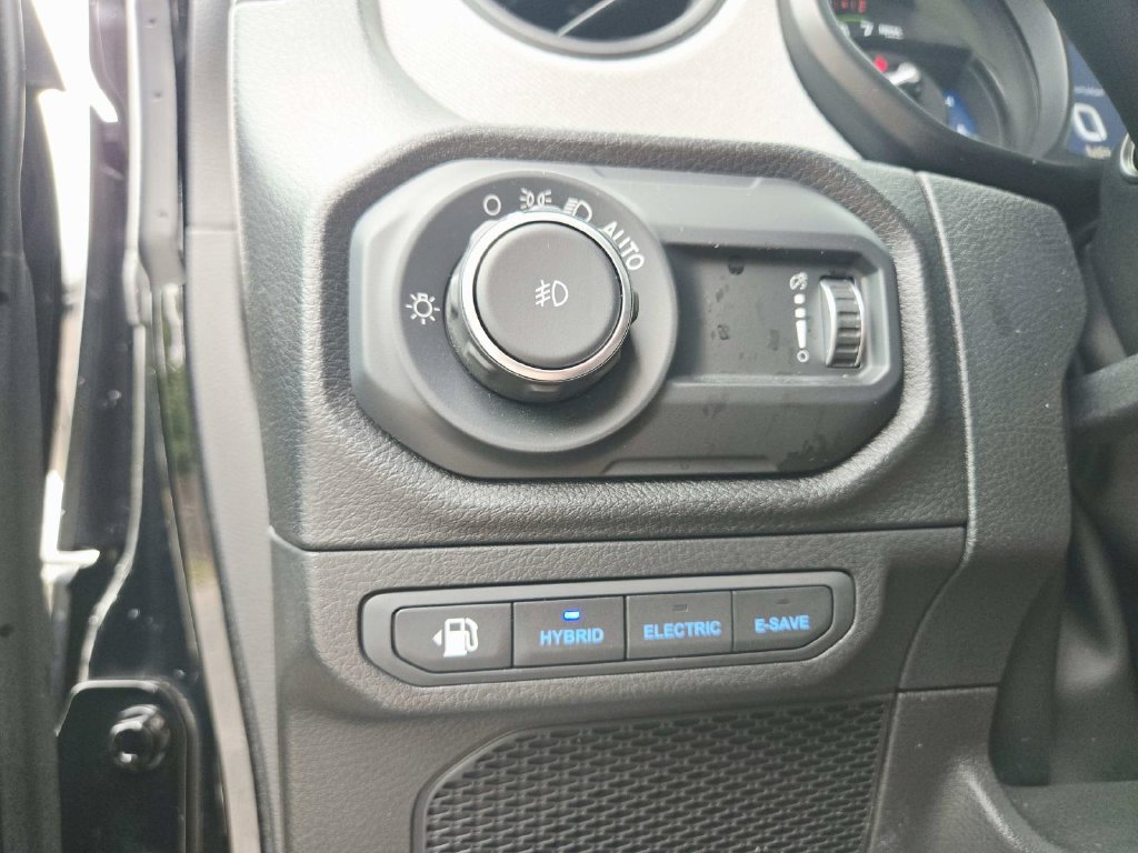 Used 2024 Jeep Wrangler Unlimited AWD/4WD image 35