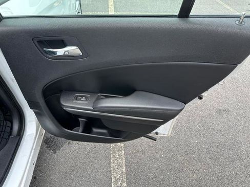 Used 2011 Dodge Charger SE w/ Connectivity Group image 9