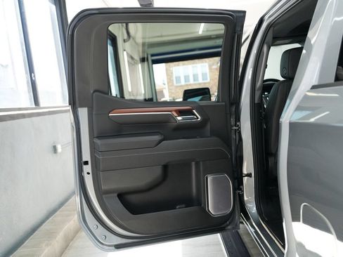 Used 2023 GMC Sierra 1500 Denali w/ Denali Reserve Package AWD/4WD image 12