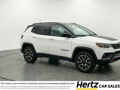 Used 2025 Jeep Compass Trailhawk AWD/4WD image 1