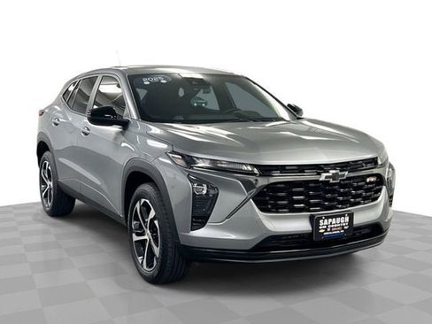 Certified 2025 Chevrolet Trax RS w/ Driver Confidence Package FWD image 1