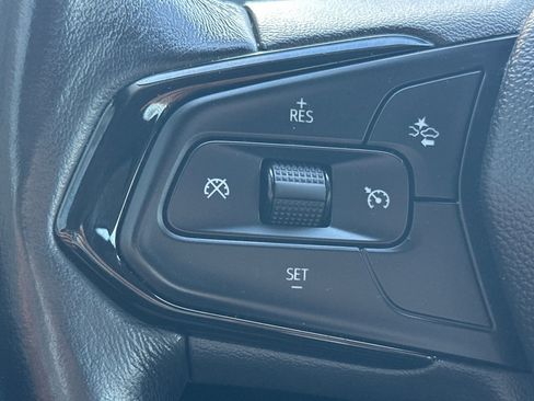 Used 2022 Chevrolet Bolt EUV LT w/ Convenience Package image 26