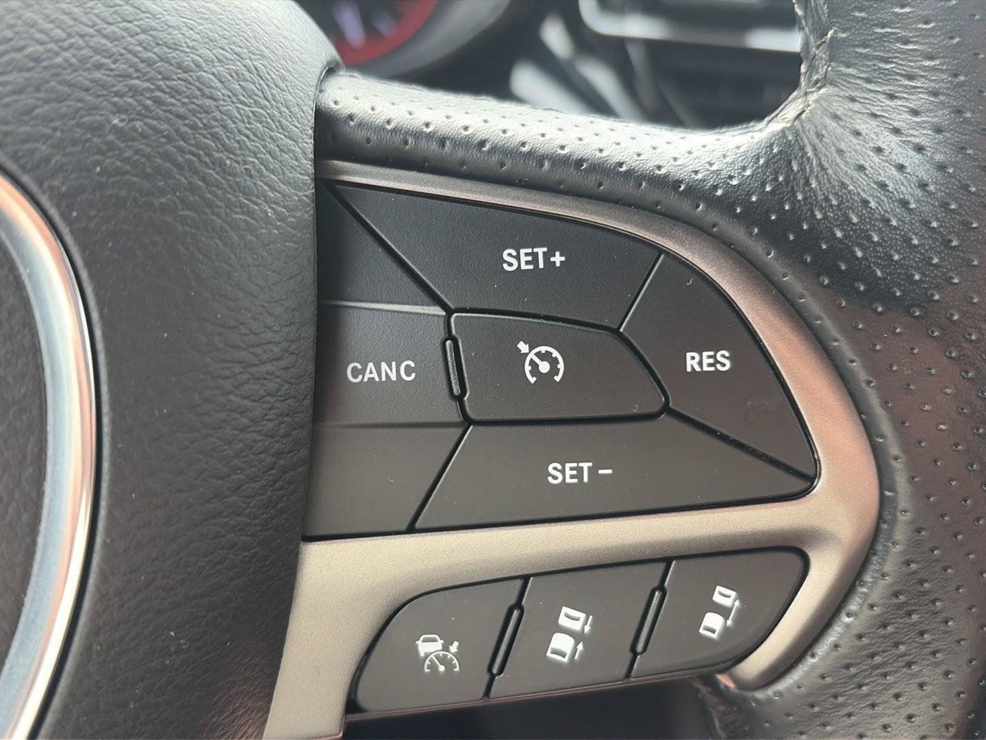 Used 2024 Dodge Durango SXT AWD/4WD image 16