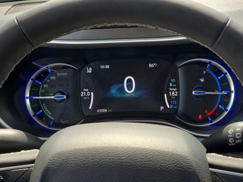 Used 2024 Chrysler Pacifica Limited FWD image 14
