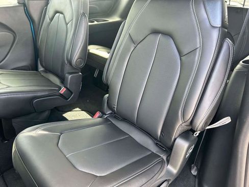 New 2026 Chrysler Pacifica Select image 18