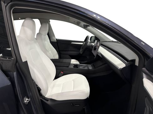 Certified 2023 Tesla Model Y Long Range AWD/4WD image 13