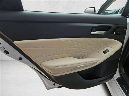 Used 2019 Toyota Avalon Limited image 20