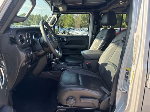 Used 2023 Jeep Wrangler Unlimited Sahara w/ Cold Weather Group AWD/4WD image 9