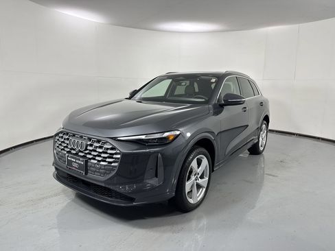 Certified 2025 Audi Q5 Premium Plus w/ Premium Plus AWD/4WD image 24