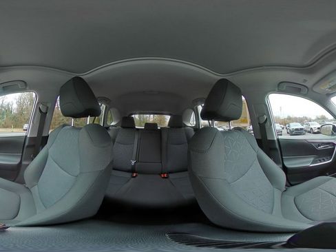 Used 2025 Toyota RAV4 XLE image 42